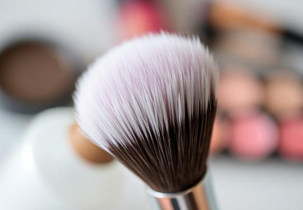 Top 10 Makeup Spray Brushes You Need in Your Kit